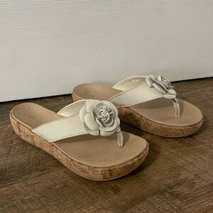 Crocs A Leigh Flower Floral Wedge Platform Flip Flop Sandal Cork Shoe Size 9